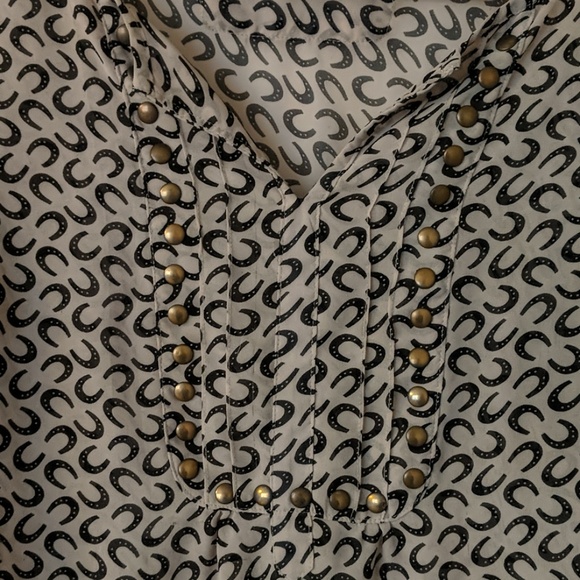 Horseshoe pattern sheer top - Picture 2 of 7